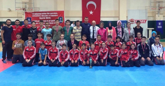 KARATE TAKIMI ŞAMPİYONLUĞA DOYMUYOR