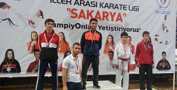 HALK EĞİTİM VE BELEDİYE KARATE TAKIMI’NDAN 34 MADALYA