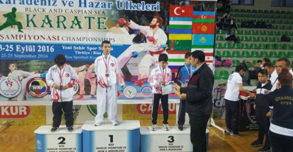 KARATECİLERİMİZ KARADENİZDE FIRTINA GİBİ ESTİ