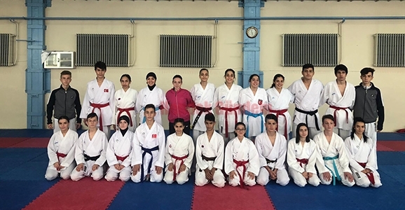 Karateciler Madalya Peşinde 