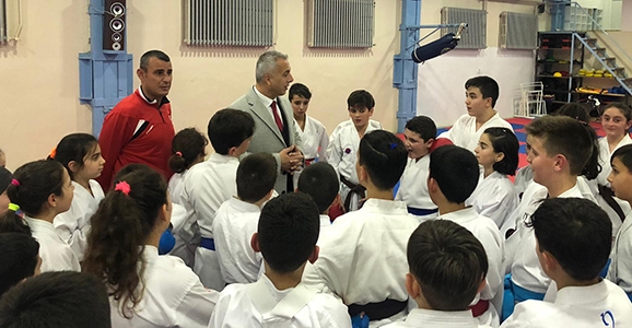 Karatecilere Moral Ziyareti