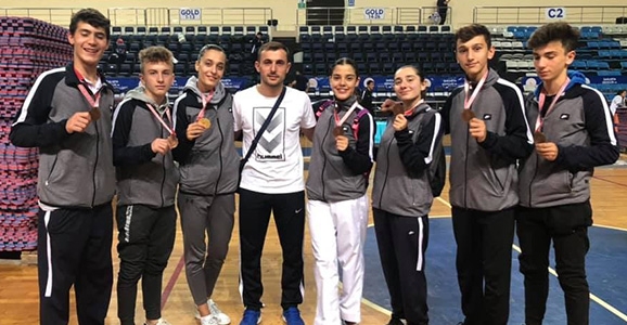 Karatecilerimizden 27 Madalya