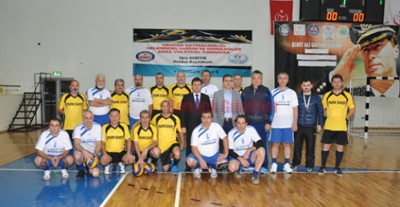 KAYMAKAMLIK KUPASI VOLEYBOL TURNUVASI BAŞLADI