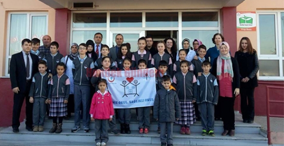 KAZIMİYE CUMHURİYET OKULUNA BEYAZ BAYRAK 