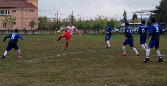 KAZIMİYESPOR ZİRVEYE YAKLAŞIYOR