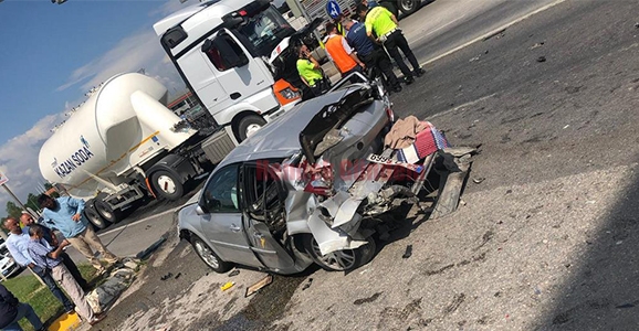 Kırmızı Işıkta Duran Araca Çarptı          