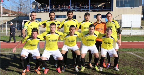 KIRMIZI KARTLAR HAVADA UÇUŞTU