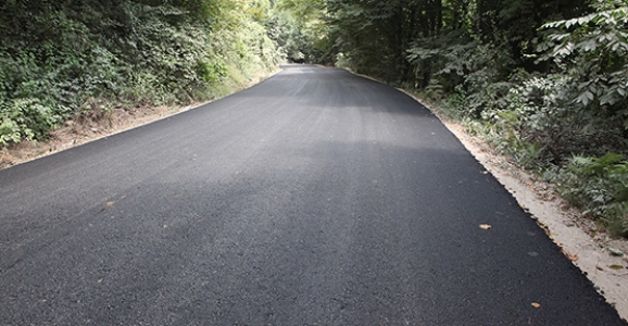 KIZANLIK SICAK ASFALTLA BULUŞTU