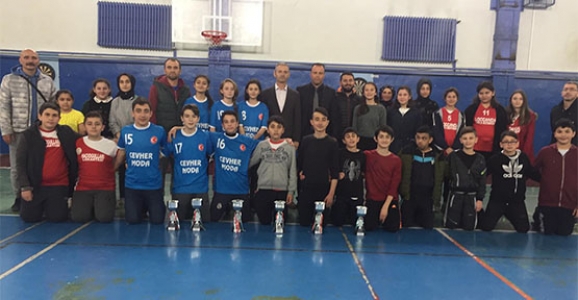 Kızlarda Karadere Ortaokulu Erkeklerde Murat Nişancı Ortaokulu Kazandı