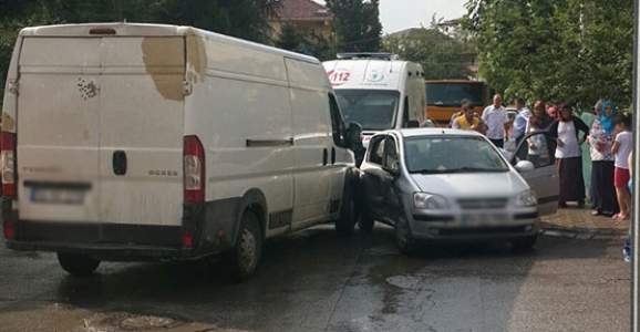 KONTROLSÜZ KAVŞAKTA KAZALAR HİÇ BİTMİYOR