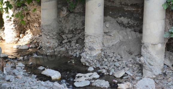 KÖPRÜ TEHLİKE SİNYALLERİ VERİYOR