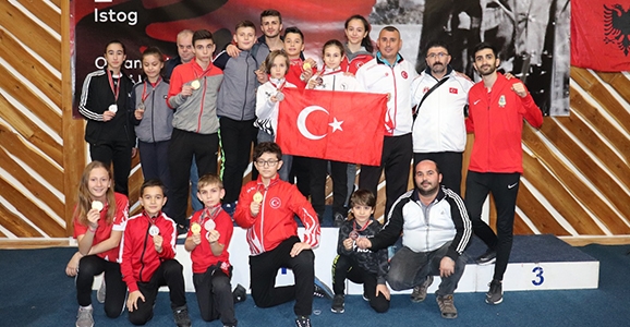 Kosova’dan 3 Madalya