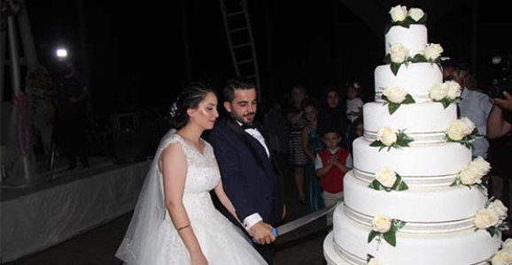 KÜBRA VE ATAHAN BİR ÖMÜR MUTLULUĞA YELKEN AÇTILAR