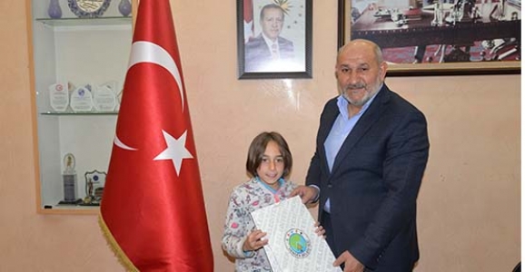 KÜÇÜK BAŞKAN EMİRLER YAĞDIRDI