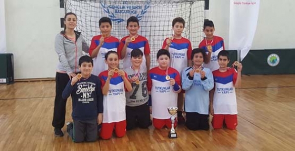 KÜÇÜK ERKEKLER HENTBOL’DA ŞAMPİYON ÖZEL HATEM ORTAOKULU