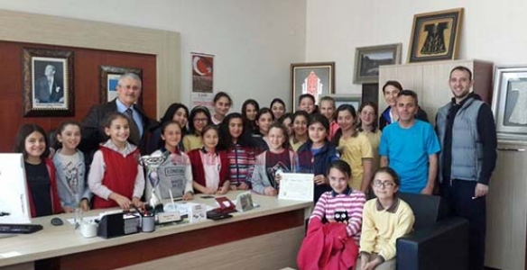 KÜÇÜK SULTANLARDAN HALK EĞİTİM MÜDÜRÜNE ZİYARET