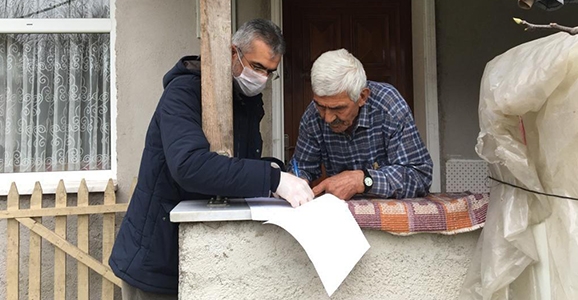 Maaşları Evlerinde Teslim Ediliyor