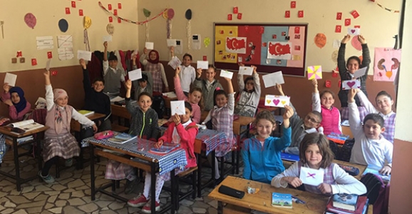 MEHMETÇİKLERE DUYDU DOLU MEKTUPLAR