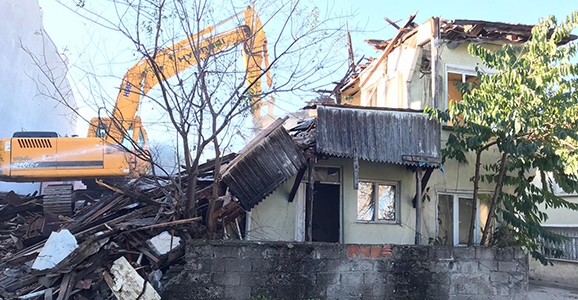 Metruk Binalar Yıkılıyor