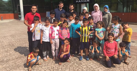 MEVSİMLİK İŞÇİLERİN ÇOCUKLARI MUTLU