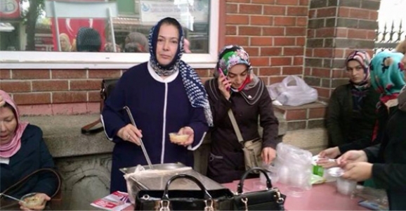 MHP KADIN KOLLARI AŞURE İKRAM ETTİ