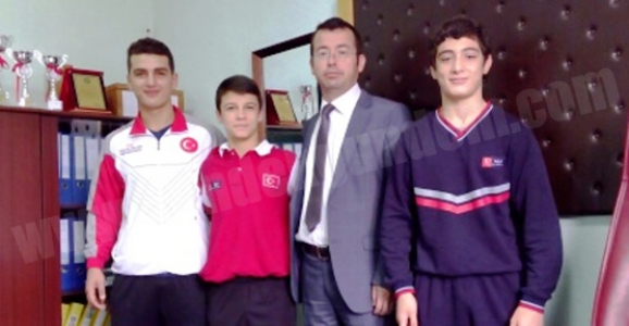 MİLLİ GÜREŞÇİLERİMİZ YOLA ÇIKTI