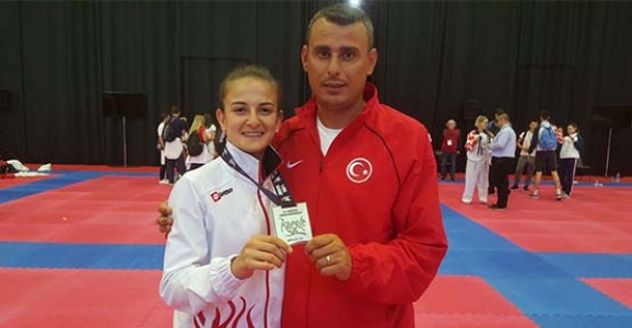 MİLLİ KARATECİ BÜŞRA TOSUN DUBAİ’DE