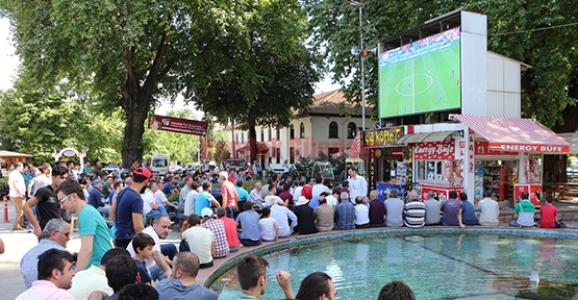 MİLLİ MAÇA YOĞUN İLGİ