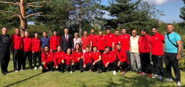 Milli Sporcularımız Başımızın Tacıdır