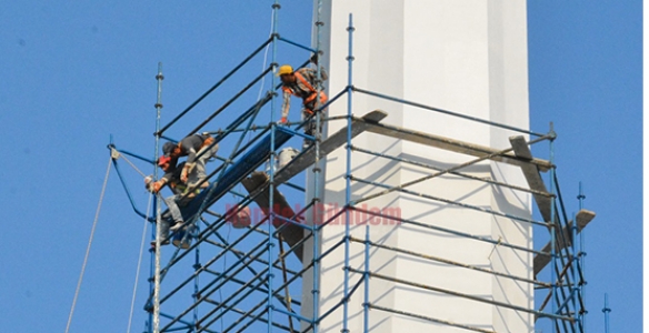 MİNAREDE ÇALIŞAN İŞÇİLER ÖLÜME MEYDAN OKUYORLAR