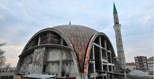 MİNARELERİN KÜLAHLARI YAPILDI