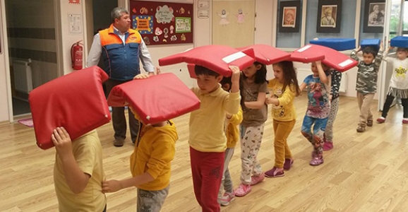 MİNİK ÖĞRENCİLERE AFET EĞİTİMİ