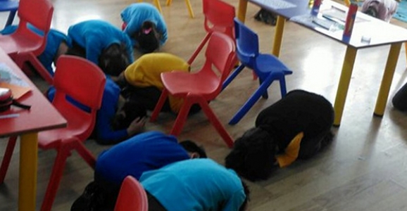 MİNİKLERDEN DEPREM TATBİKATI