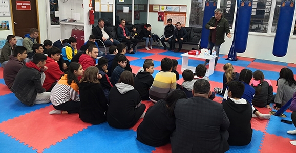 Muay Thai Öğrencilerine İlkyardım Eğitimi