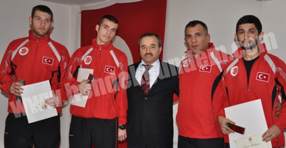 MUAY THAI SPORCULARI'NA ONUR ÖDÜLÜ