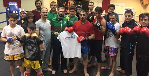 MUAY THAİ TAKIMINDAN KOÇ’A TAM DESTEK