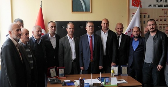 MUHTARLAR DERNEĞİ İŞADAMLARINI ONURLANDIRDI