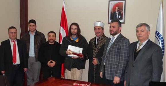 MÜSLÜMAN OLDU VE  SÜLEYMAN İSMİNİ ALDI