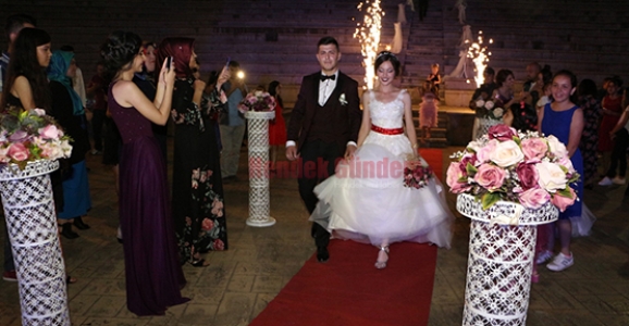 MUTLULUĞA YELKEN AÇTILAR