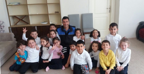 ÖĞRENCİLER POLİS ABİLERİNİ ÇOK SEVDİ
