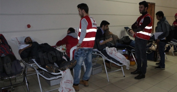 ÖĞRENCİLERDEN KIZILAY’A DESTEK