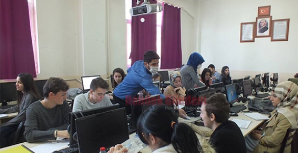 ÖĞRENCİLERİNDEN DUYARLI DAVRANIŞ