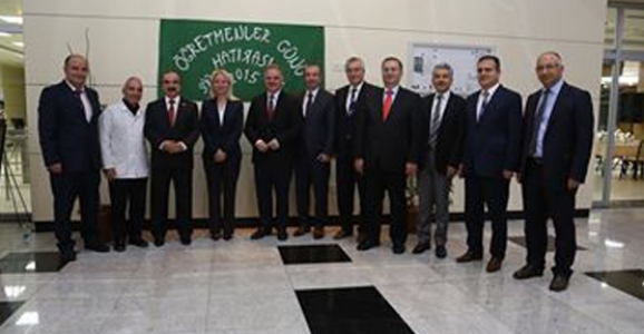 ÖĞRETMEN ADAYLARI ÖĞRETMENLERİ GÜNÜ’NÜ COŞKUYLA KUTLADI