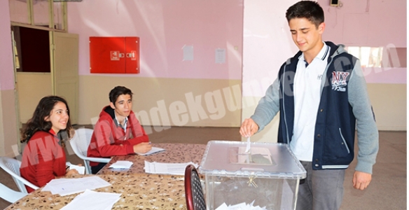 OKUL MECLİS BAŞKANI SOLAK GÜVEN TAZELEDİ