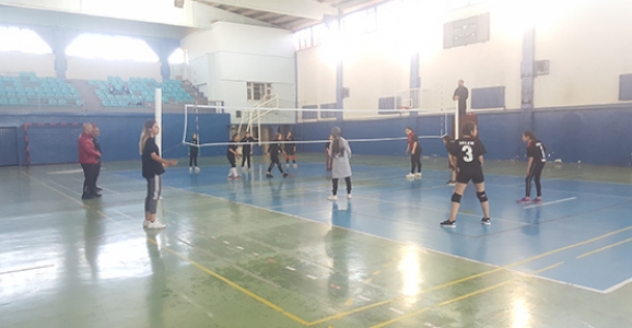 Okul Sporları Yıldız Kızlar Voleybol Müsabakaları başladı