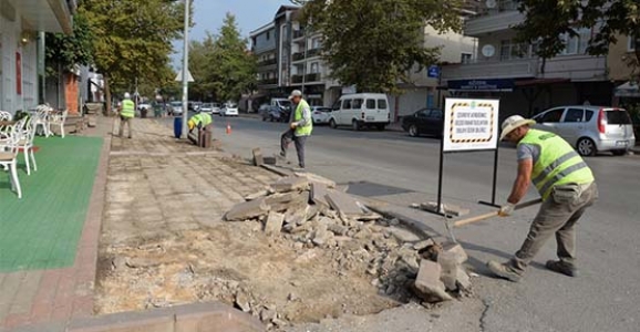 Osman Gazi Caddesinde Kaldırım Çalışması