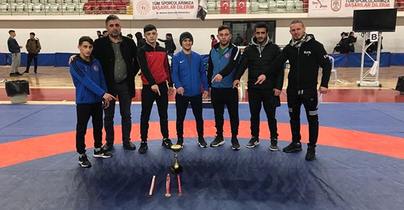 Osmangazi M.T.A.L Güreş’te Türkiye İkincisi