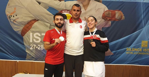 Otel’de Mahsur Kaldılar