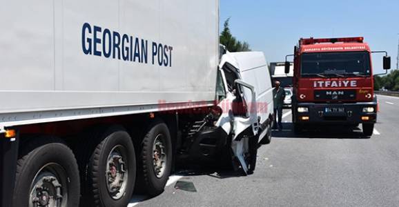 Otobanda Kaza Baba Oğul Yaralandı