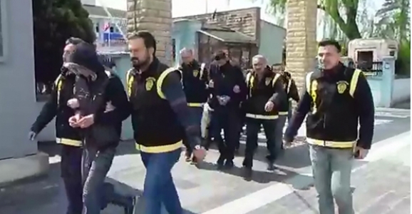 OTOMOBİL HIRSIZLARI YAKALANDI